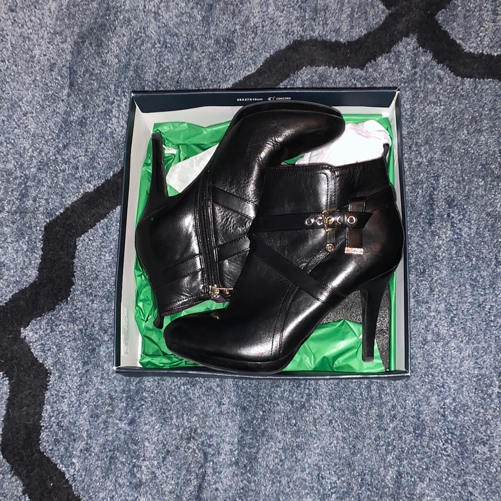 GUC Tommy Hilfiger leather booties, size 8.5.
